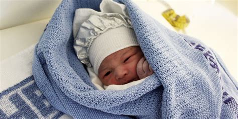 Ich ließ eine Obdachlose, die alle verachteten, in meine Kunstgalerie ...