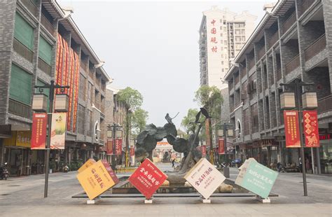 特色夜市街开放 国庆期间肇庆网红夜市点燃“夜经济”