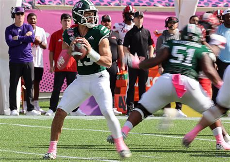 Parker Navarro shines in leading Ohio to Cure Bowl win