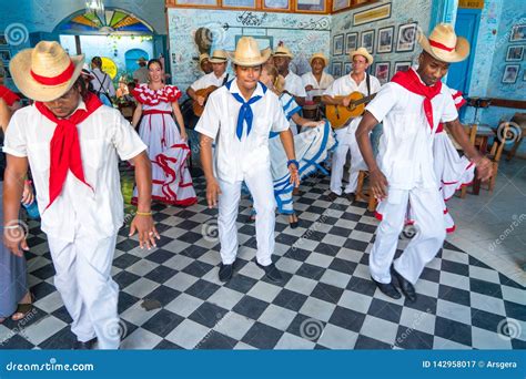 Dancers and Musicians Perform Cuban Folk Dance Editorial Photography ...