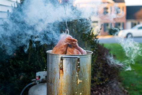Chefs Rank The Top 5 Turkey Fryers For Thanksgiving Dinner