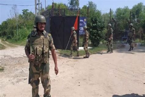 ਜੰਗਬੰਦੀ ਉਲੰਘਣਾ : ਅੰਤਰਰਾਸ਼ਟਰੀ ਸਰਹੱਦ 'ਤੇ BSF ਅਤੇ ਪਾਕਿਸਤਾਨੀ ਰੇਂਜਰਸ ਵਿਚਾਲੇ ...