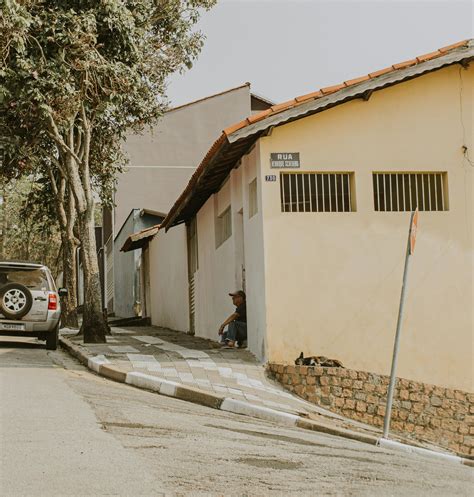 Local Siting People 的图像结果