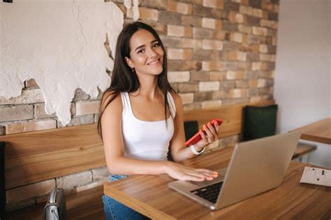 Girl Using Computer 的图像结果