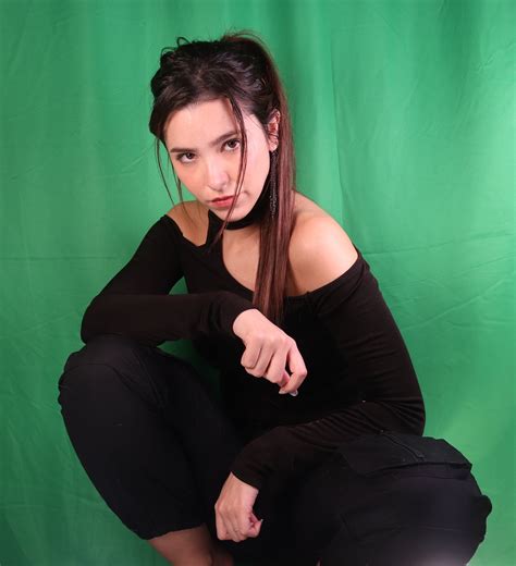 Rezultat imagine pentru Directing Model ASMR