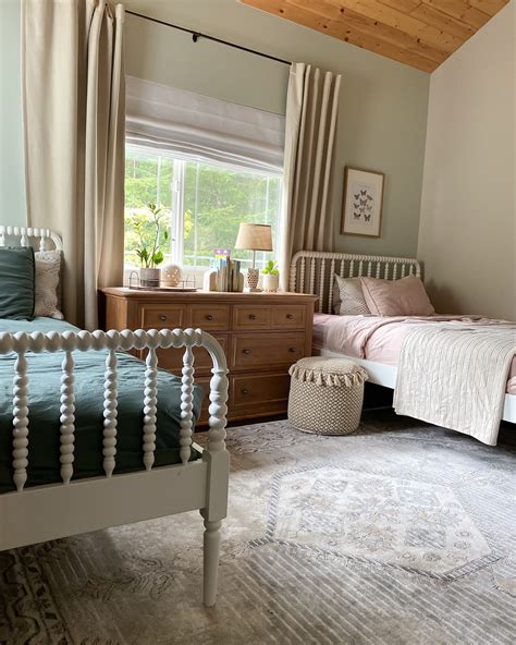 Jenny Lind White Wood Spindle Kids Queen Bed + Reviews | Crate & Kids