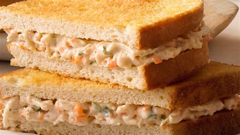 Quick & Delicious Chicken Mayo Sandwich using microwave - PotsandPans India