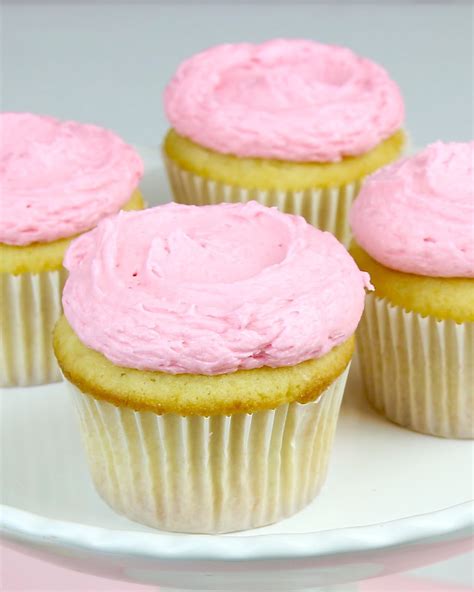 {VIDEO} THE BEST Vanilla Cupcakes from Scratch - The Lindsay Ann