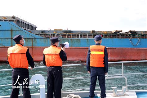山东青岛：海上联合执法行动筑牢口岸安全屏障