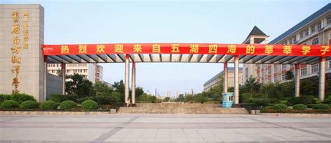 四川外国语大学重庆南方翻译学院是几本？学费一年多少贵不贵？