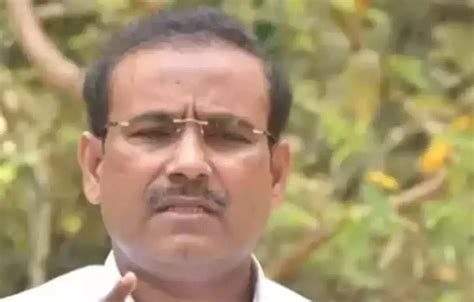 No need to panic, severity of Omicron is low: Maharashtra Health ...