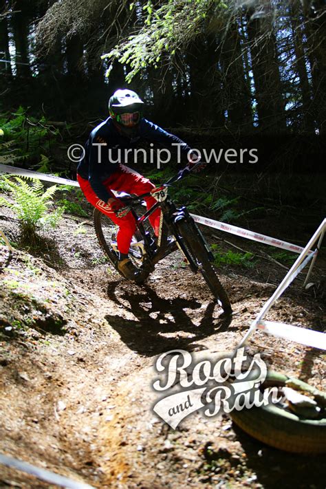 Hunter MCCRONE 78 - Roots & Rain