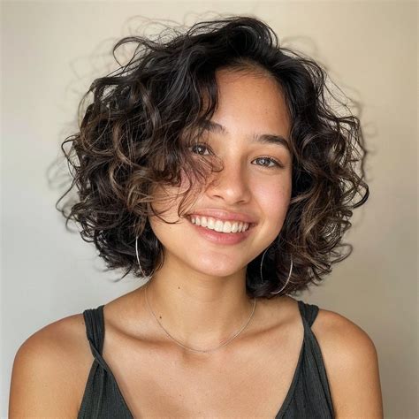 Pin on cabelo | Short layered curly hair, Haircuts for curly hair ...