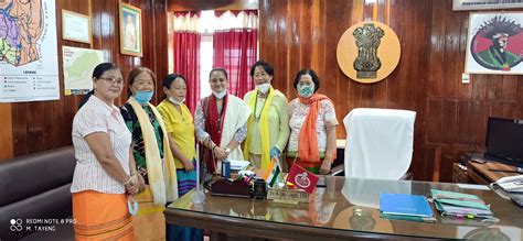Arunachal: ABKWW presents traditional wears to DC Pasighat for ...