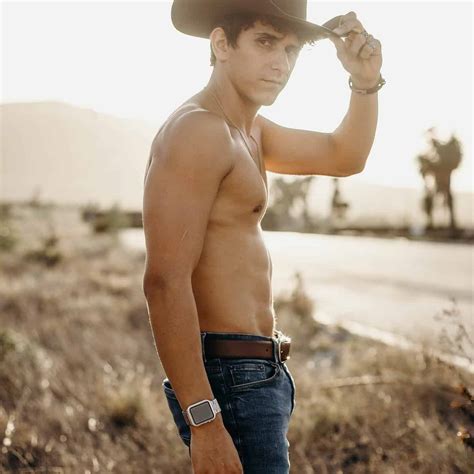 Diego Balleza abre OnlyFans para costear su carrera