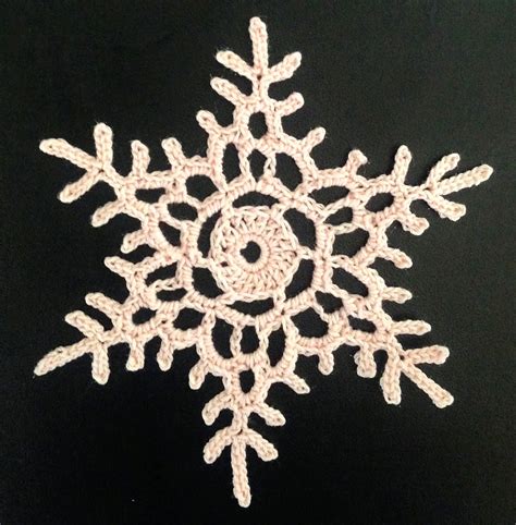 Crochet Thread Snowflake Pattern 的图像结果