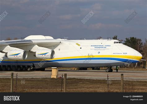 Largest Cargo Plane Ever Built