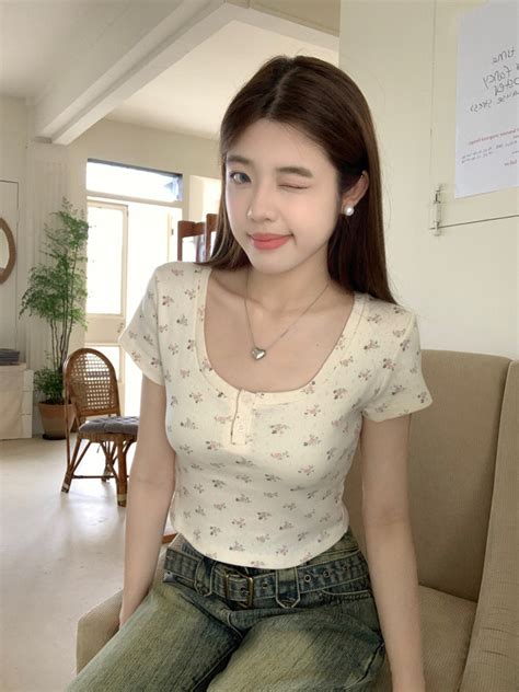 Short-Sleeve Floral Print Crop Top – Uncut-Trends