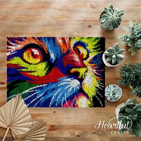 Using a Latch Hook 的图像结果