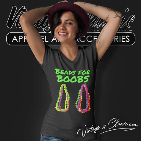 Mardi Gras Shirt Beads For Boobs - Vintagenclassic Tee