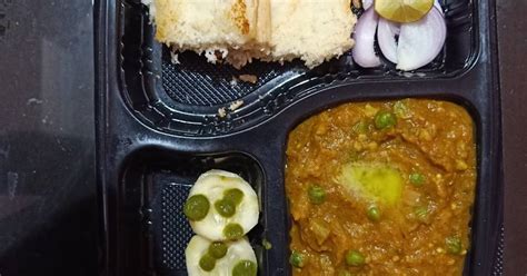 Pav Bhaji Recipe by Bhawana Garg - Cookpad