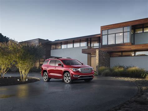 GMC Acadia Denali (2017) - pictures & information