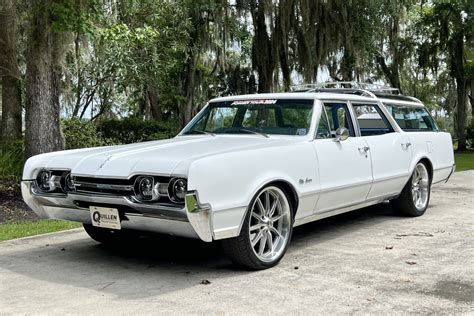 455ci-Powered 1967 Oldsmobile Vista Cruiser Station Wagon 4-Speed for sale on BaT Auctions ...