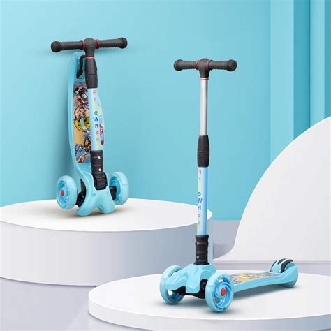 HAPPY BEAR - Kick Scooter with Adjustable Handlebar, LED PU Wheels wit ...