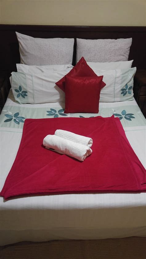 THE MARY'S BNB (Mogwase) - B&B Reviews, Photos, Rate Comparison ...