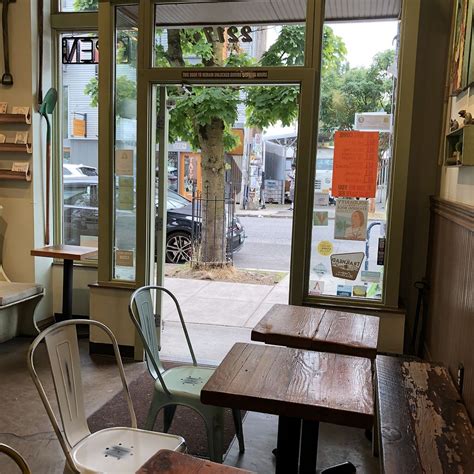 CLOSED: Back To Eden Bakery - Portland Oregon Restaurant - HappyCow