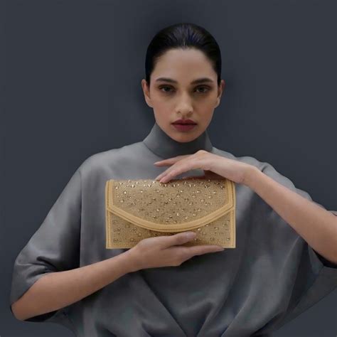 Buy Cheemo Women Gold Evening Bag Online | SKU: 77-285-15-10 – Mochi Shoes
