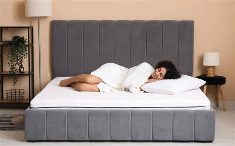 109 Words That Rhyme with Place for Creative Writing