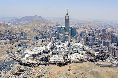 حُجّاج بيت الله… رسالة روحانية ومسؤولية سياسية وإنسانية كبرى 🤍🕋