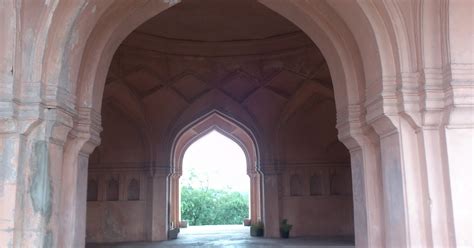 Fantastic Feathers: Taramati Bardari - A historic monument in Hyderabad