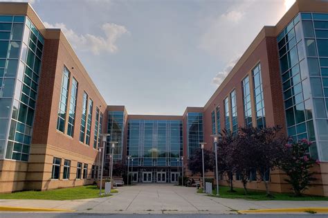 Dr. Henry A. Wise Jr. High School employee sent students sexually ...