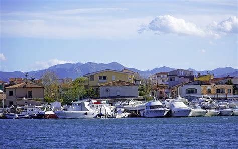 Download wallpaper 2560x1600 buildings, boats, yachts, sea, mountains ...