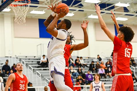 Boys basketball: Warren sweeps season series with Taft
