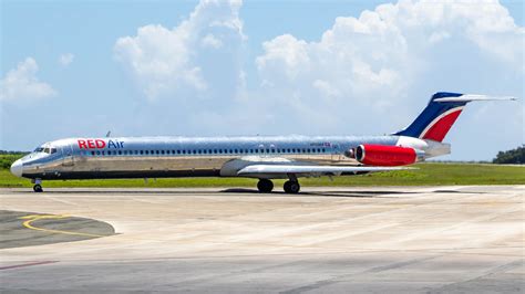 7 World Airlines That Still Operate MD-80 Planes