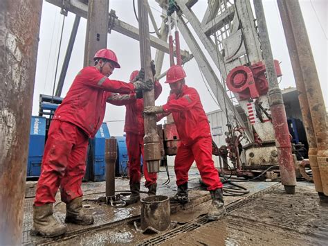 石油工人有力量高清图片下载_红动中国