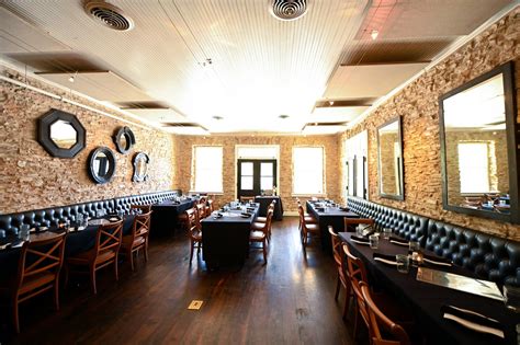 Moonshine Grill - Cocktail Bar Restaurant in Austin, TX | The Vendry