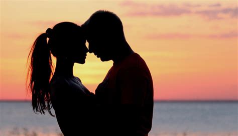 6 Naughty Games You Can Play With Your Boyfriend - lifeberrys.com