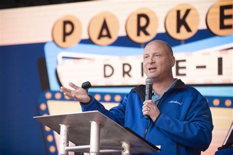 Parker Jewish Institute hosts drive-in gala - The Island Now Community News