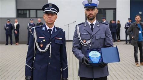 Policjant nagrodzony za niesienie pomocy poza służbą - Limanowa.in