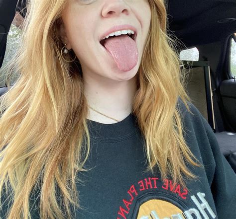 Hay guys! I’m the New girl! 😋 spit in my mouth? 😇 : womenarethings