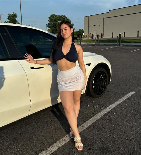 Selena Flores | certified crashout | Instagram