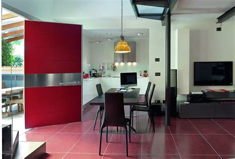 Synua in laccato rosso mattone, settore in acciaio inox. Synua in brick ...