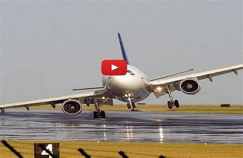 बर्मिंघम एयरपोर्ट पर बाल-बाल बचे इस जहाज़ में सवार लोग एयर बस A321