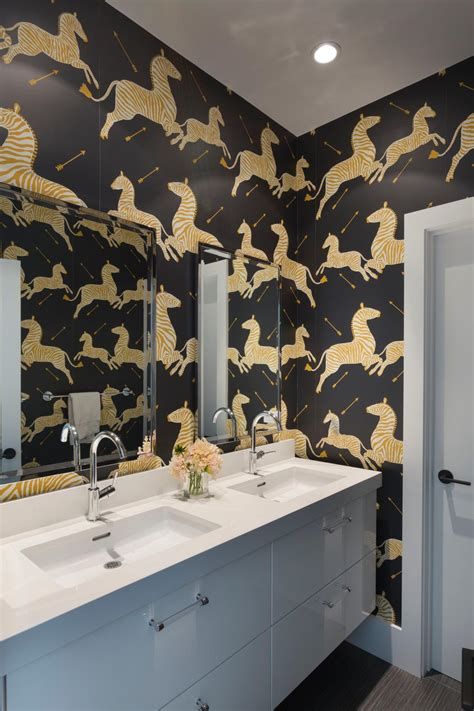 15 Beautiful Reasons to Wallpaper Your Bathroom | HGTV's Decorating ...
