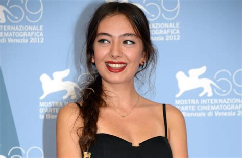 Neslihan Atagul e Burak Ozcivit hanno litigato? Le ipotesi sul web dopo ...