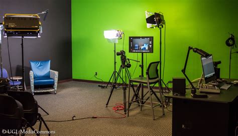 Green Screen Room 的图像结果